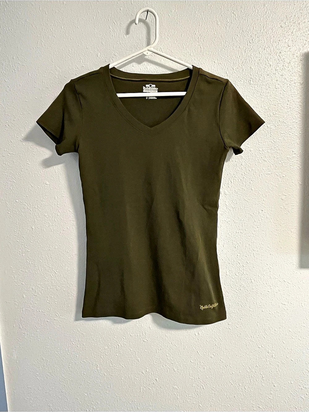 Noble Outfitters Tug-Free V-Neck T-Shirt Green Small